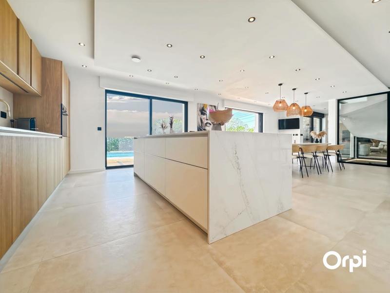 Villa - 242 m² - 5 pièces