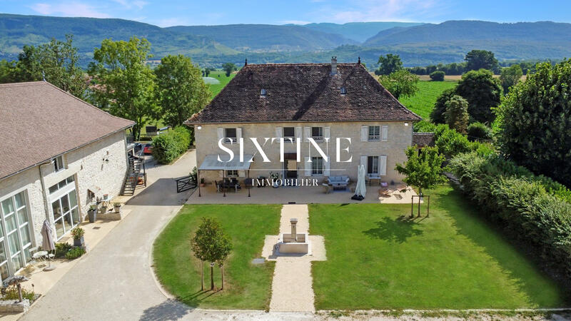 Maison ancienne - 692 m² - 16 pièces