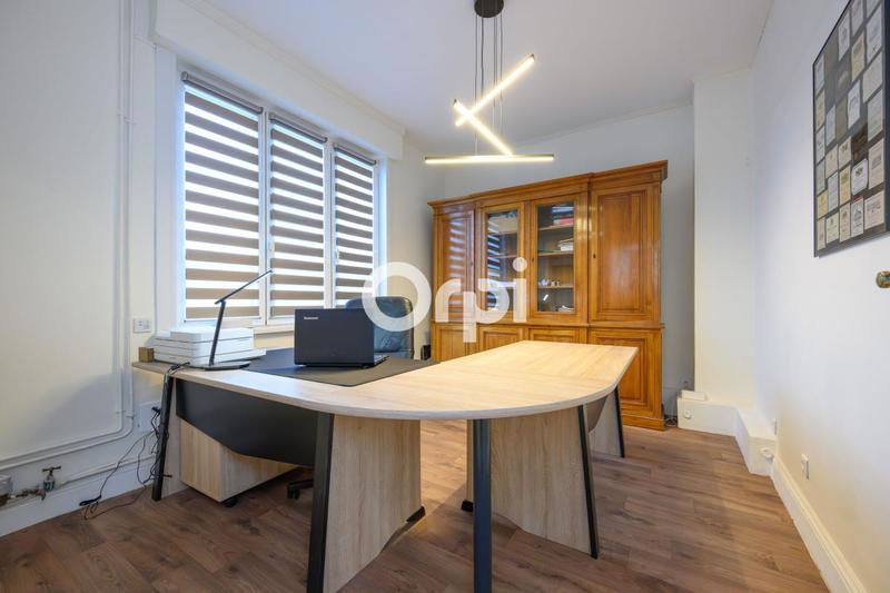 Maison - 250 m² - 6 pièces