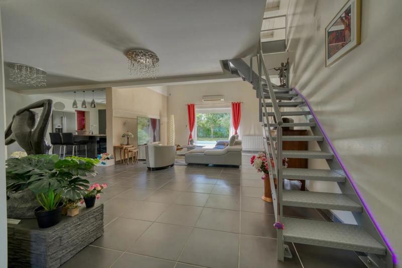 Maison - 180 m² - 7 pièces