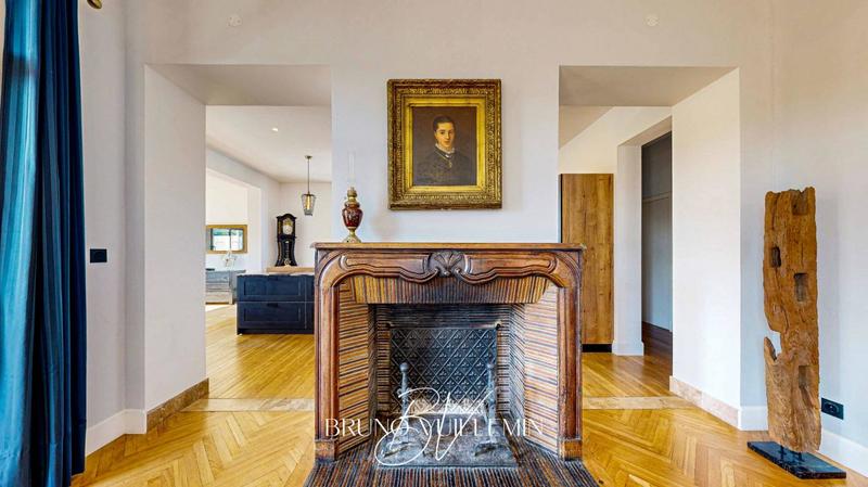 Maison - 413 m² - 12 pièces