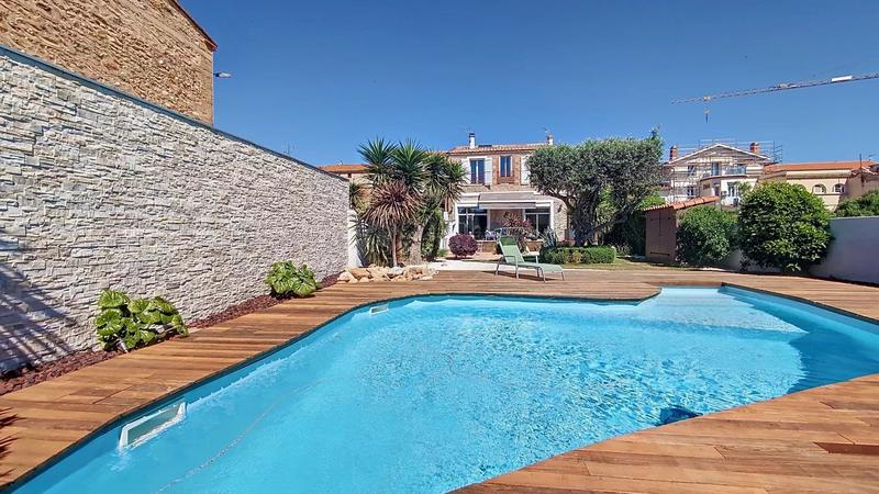 Maison - 214 m² - 6 pièces