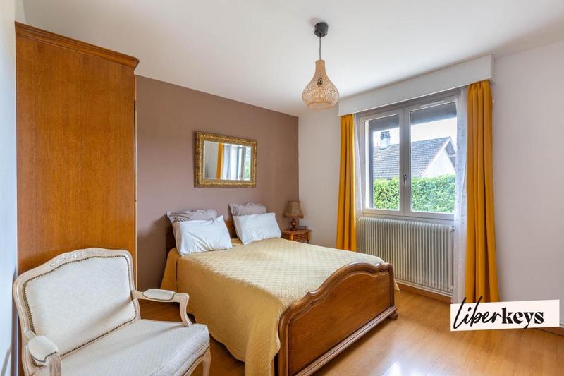 Propriété - 222 m² - 8 pièces