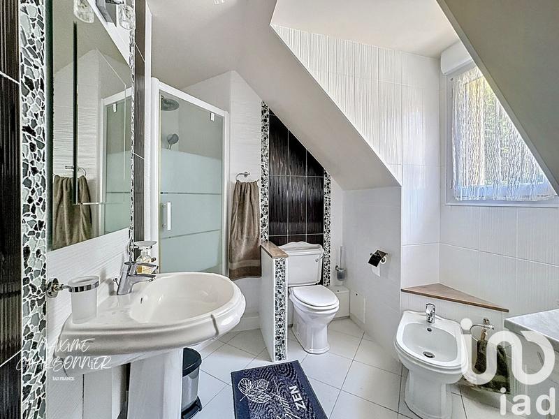 Maison - 186 m² - 8 pièces