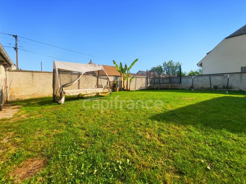 Maison - 255 m² - 9 pièces