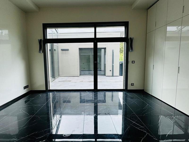 Maison - 203 m² - 8 pièces