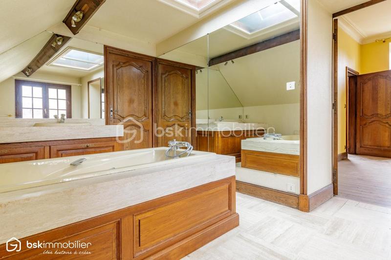 Demeure - 326 m² - 9 pièces