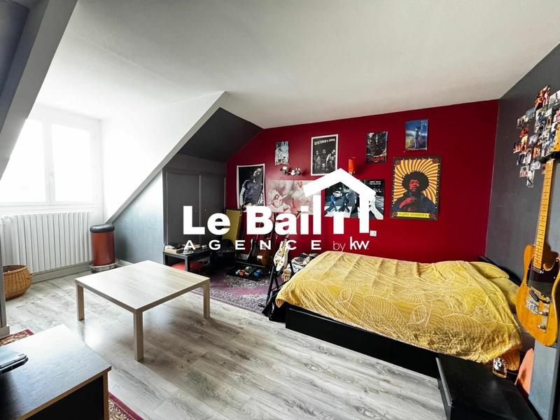 Maison - 280 m² - 9 pièces