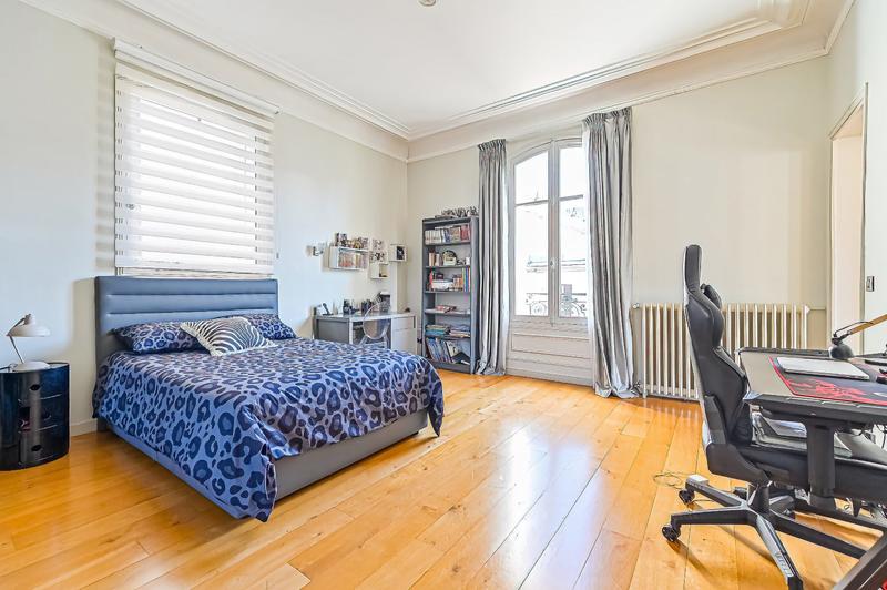 Maison - 340 m² - 8 pièces