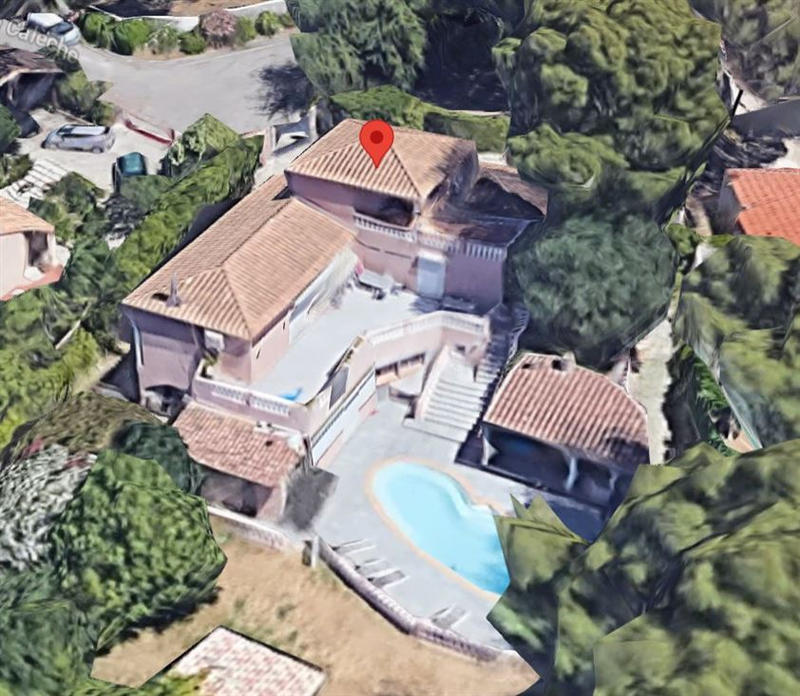 Demeure - 252 m² - 6 pièces