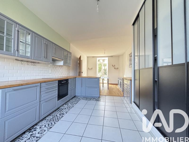 Maison - 451 m² - 12 pièces