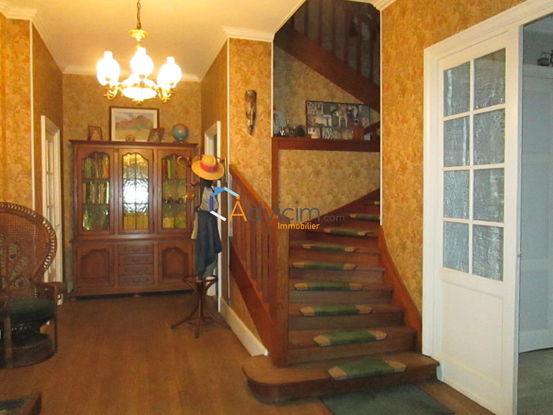 Maison - 260 m² - 9 pièces