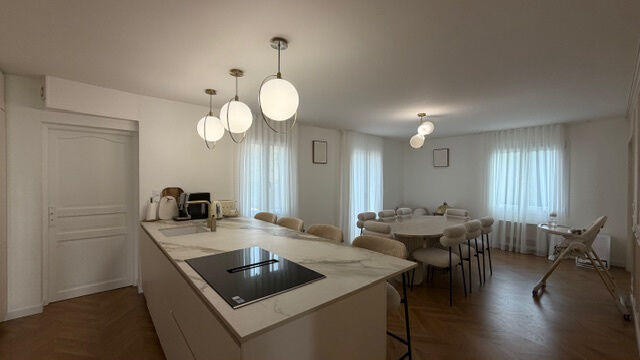 Maison - 290 m² - 9 pièces