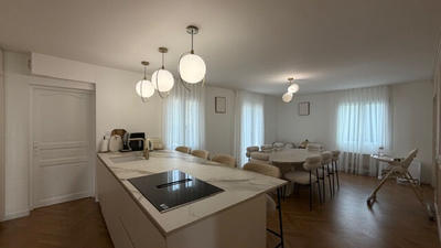 Maison - 290 m² - 9 pièces