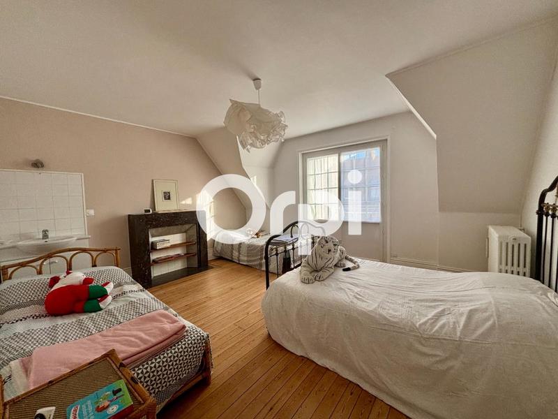 Demeure - 239 m² - 8 pièces