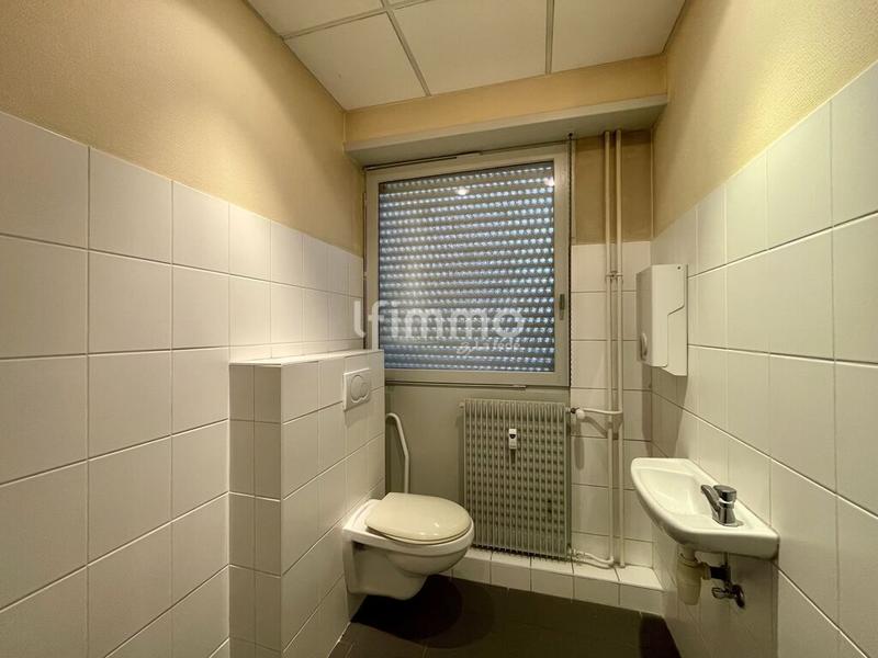 Bureau - 127 m² - 7 pièces