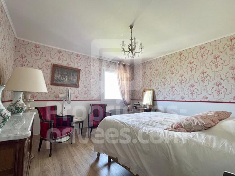 Maison - 210 m² - 7 pièces