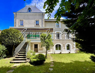 Propriété - 224 m² - 7 pièces