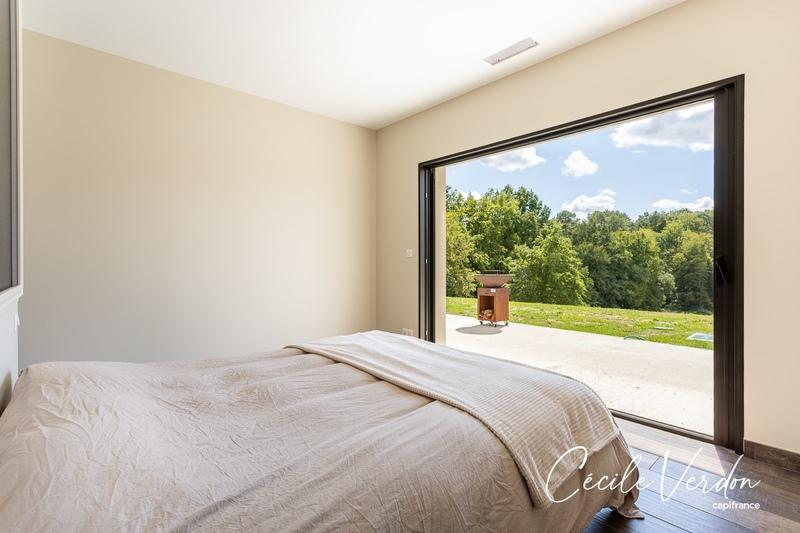 Maison - 300 m² - 10 pièces