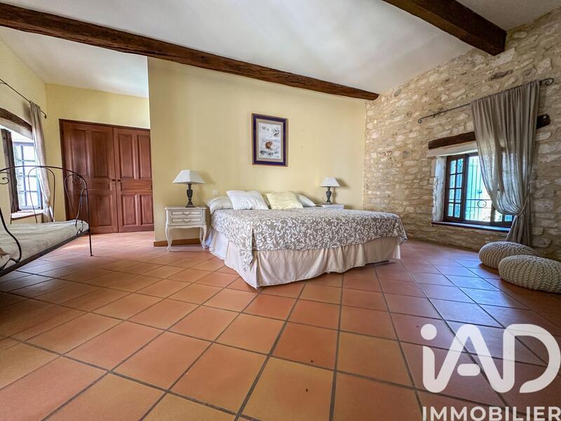 Maison - 360 m² - 12 pièces