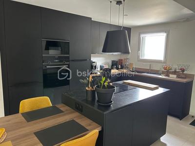 Maison - 94 m² - 4 pièces