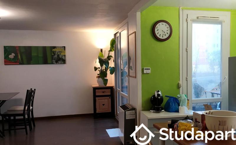 Chambre - 10 m² - 1 pièce