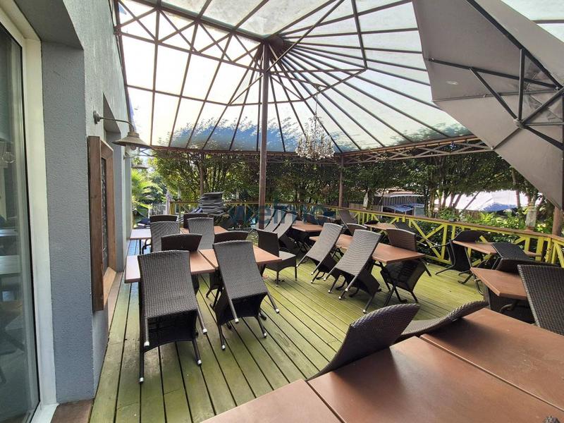 Maison - 715 m² - 13 pièces