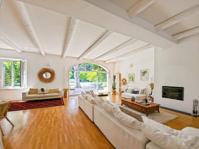 Maison - 628 m² - 9 pièces