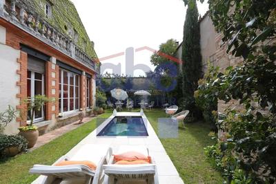 Maison - 600 m² - 15 pièces