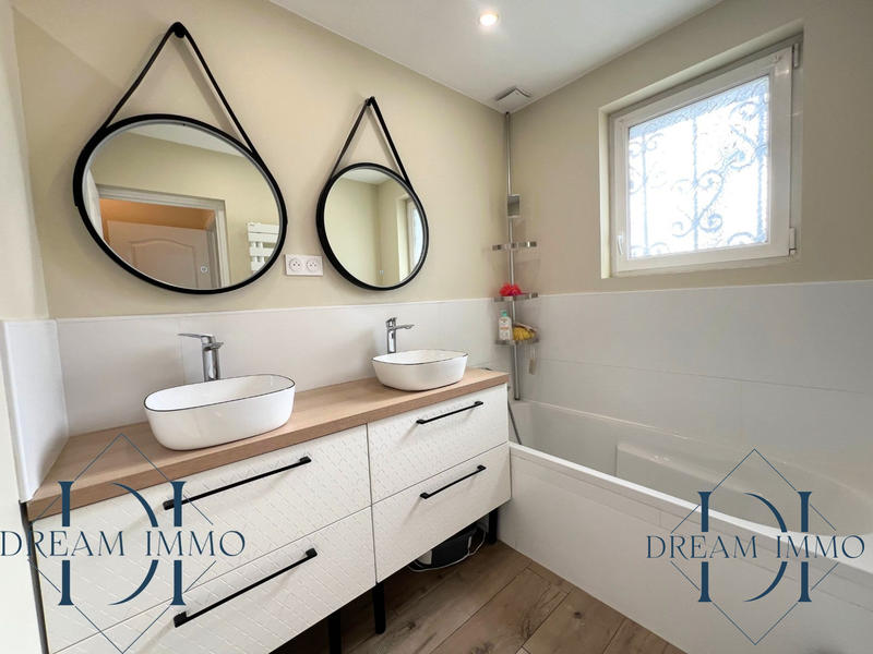 Maison - 207 m² - 7 pièces