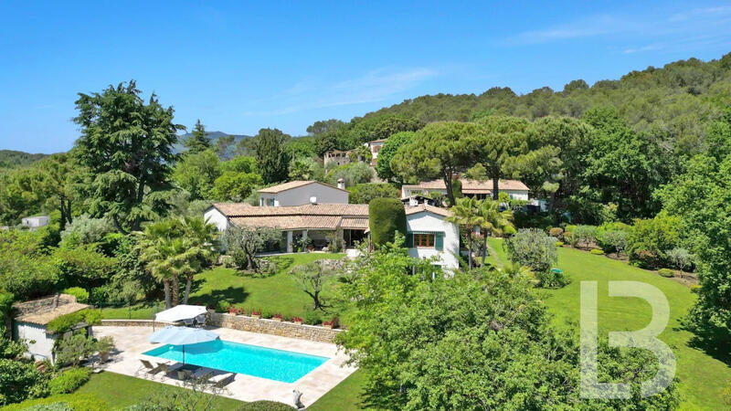 Villa - 433 m² - 9 pièces