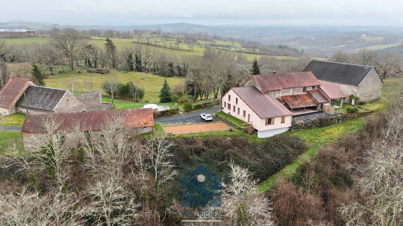 Propriété - 300 m² - 9 pièces