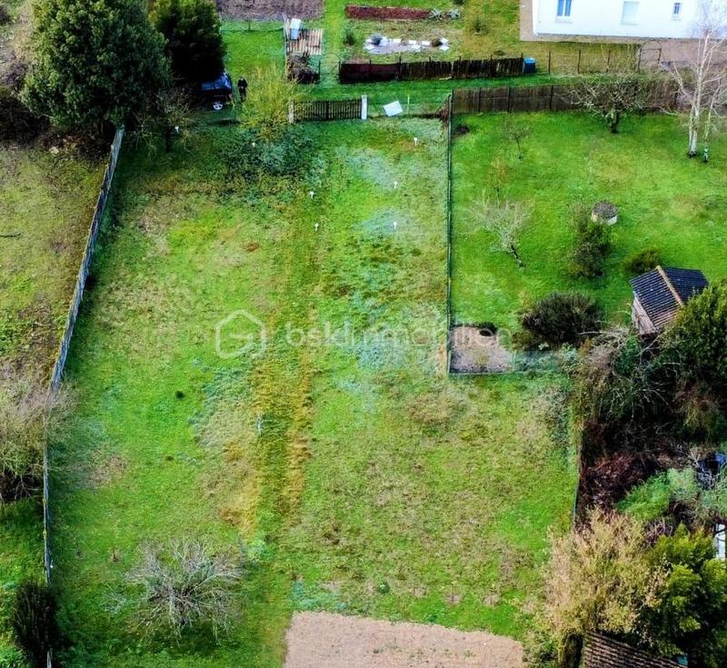 Terrain constructible - 790 m²
