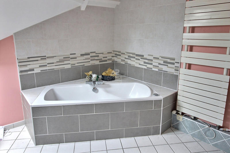 Maison - 180 m² - 8 pièces