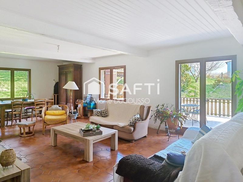 Maison - 140 m² - 5 pièces