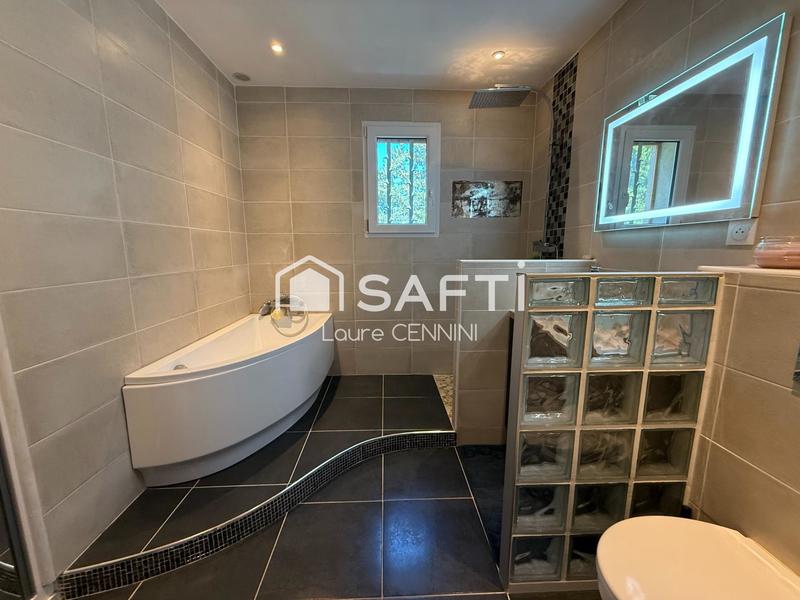 Maison - 220 m² - 7 pièces