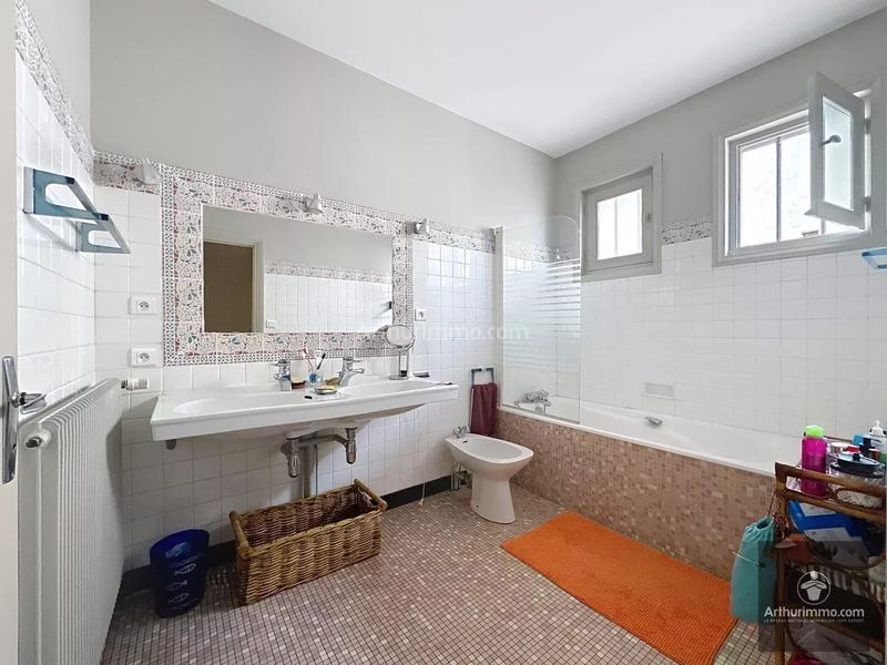 Maison - 303 m² - 10 pièces