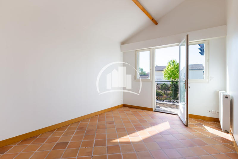 Maison - 250 m² - 6 pièces