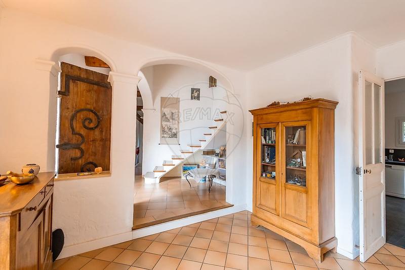 Maison - 218 m² - 8 pièces