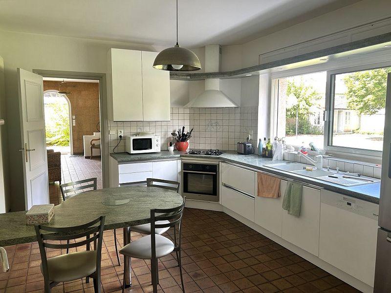 Demeure - 239 m² - 8 pièces