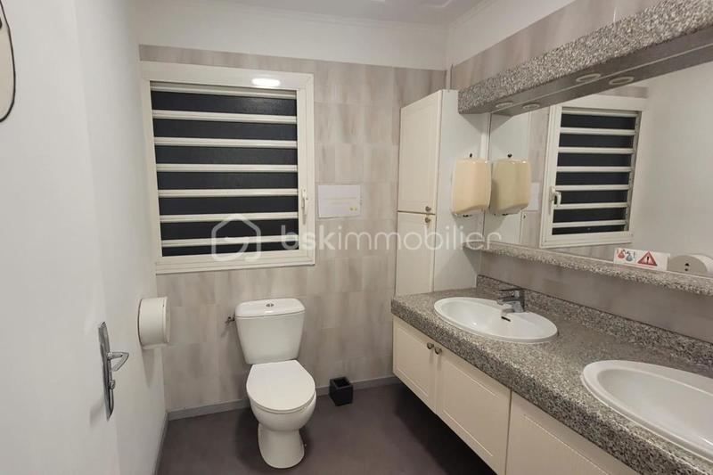 Bureau - 140 m² - 6 pièces