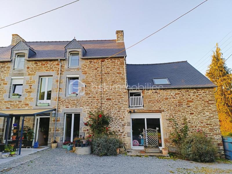 Maison - 270 m² - 8 pièces