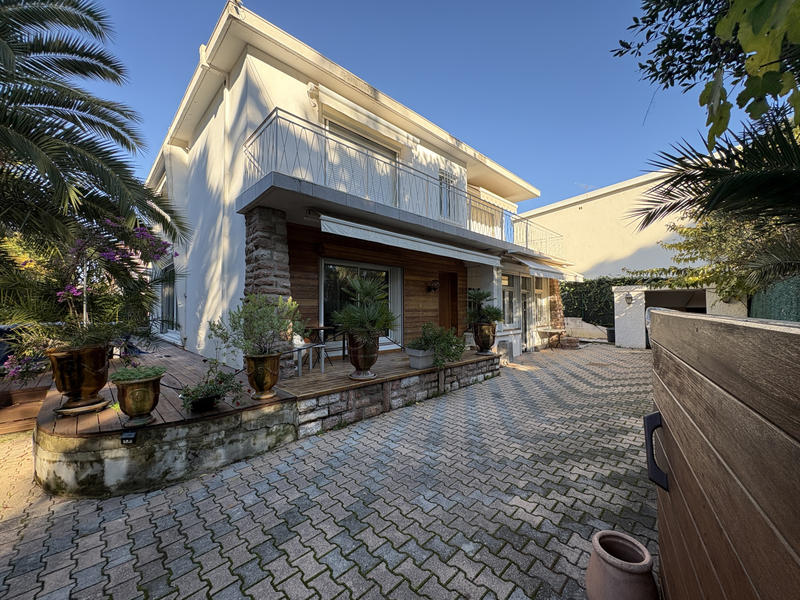 Maison - 205 m² - 6 pièces