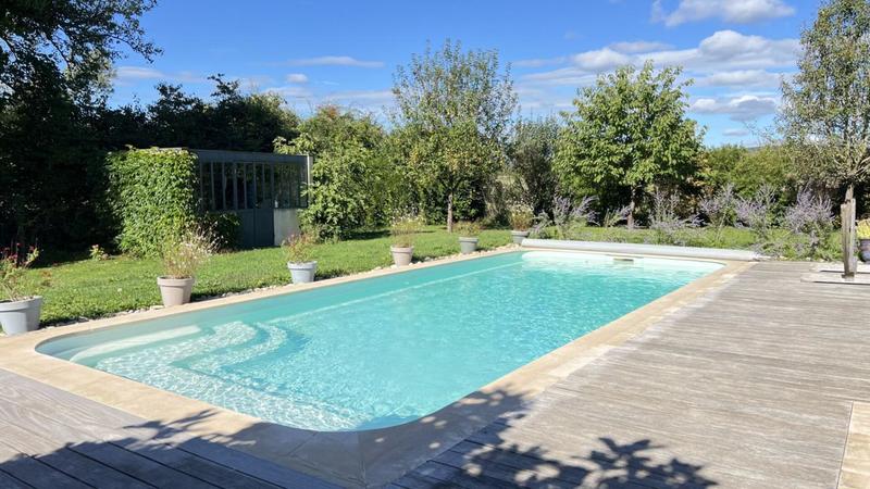 Propriété - 1 730 m² - 8 pièces