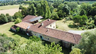 Corps de ferme - 300 m² - 7 pièces