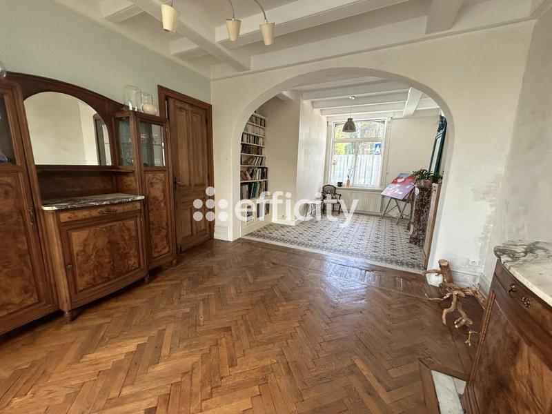 Maison - 207 m² - 7 pièces