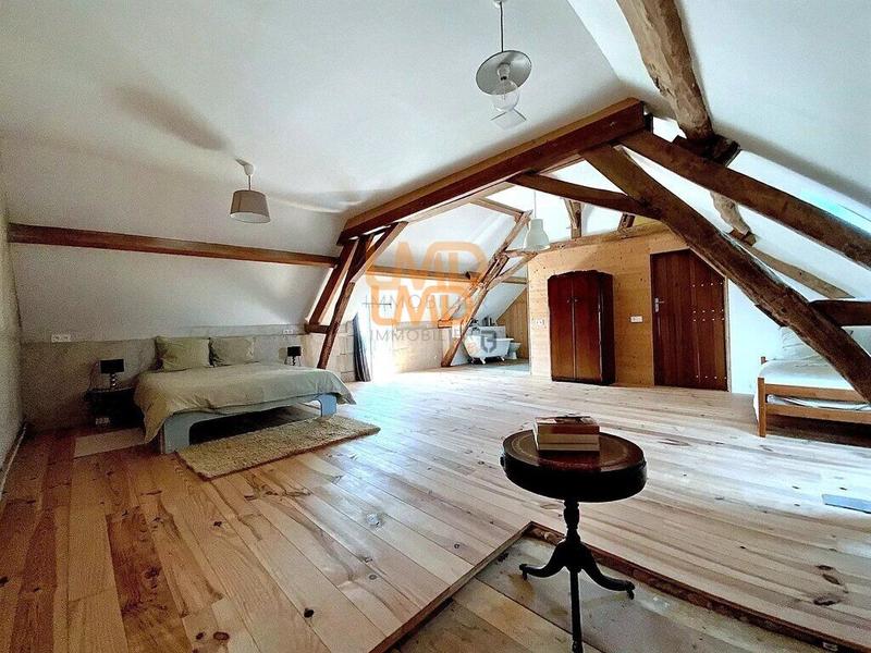 Maison ancienne - 195 m² - 3 pièces