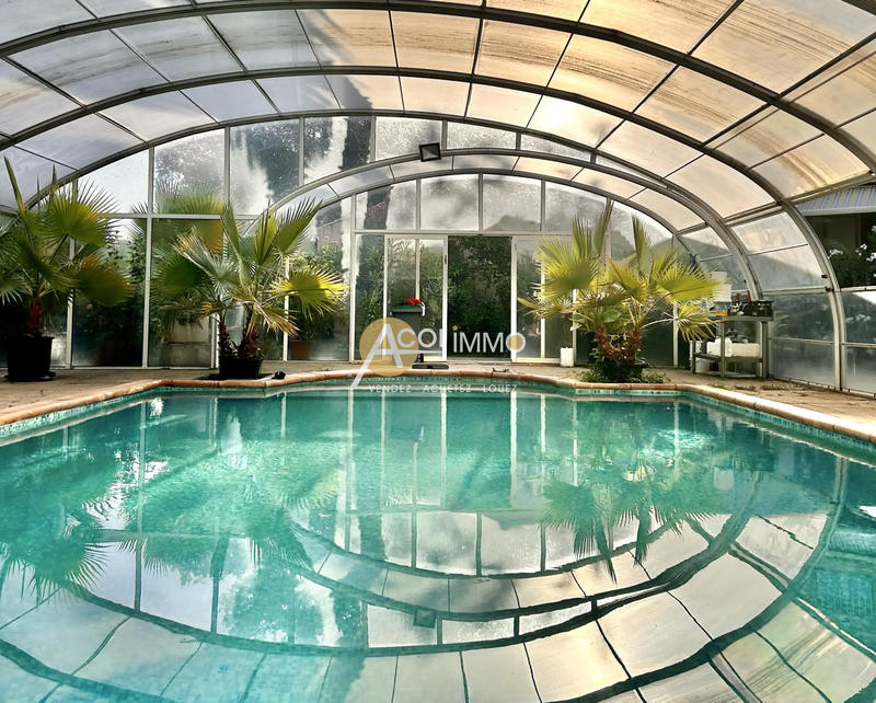 Maison - 212 m² - 7 pièces