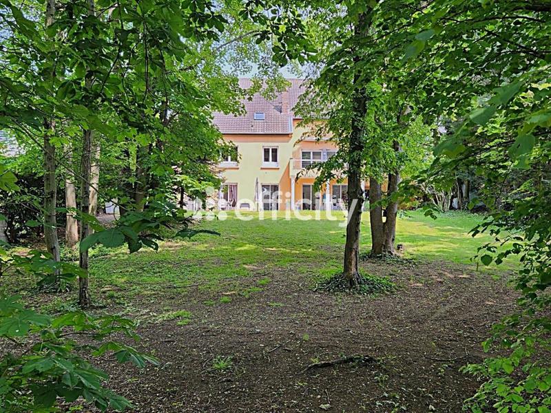 Maison - 349 m² - 9 pièces