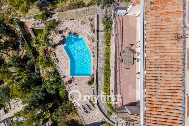 Maison - 270 m² - 8 pièces